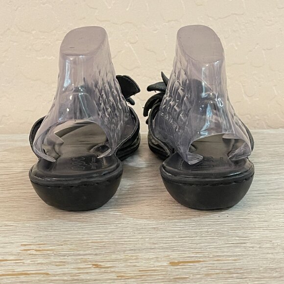 Born Concept BOC 6 Black Leather Flower Small Heel Thong Sandals - Picture 3 of 11